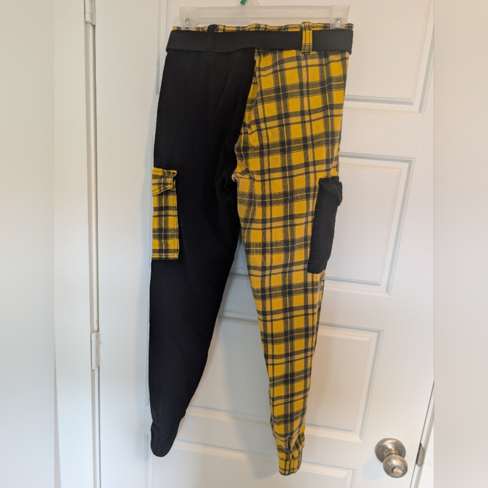 Almost Famous Split Leg Plaid Cargo Joggers Small Black Yellow Tartan Streetwear - Picture 2 of 8